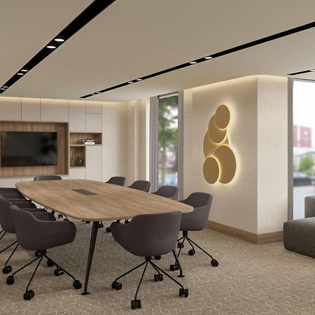 Отель Courtyard By Marriott London Heathrow Airport Harlington  Экстерьер фото