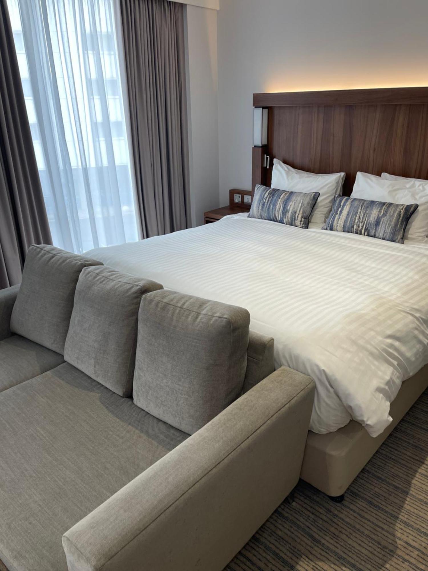 Отель Courtyard By Marriott London Heathrow Airport Harlington  Экстерьер фото