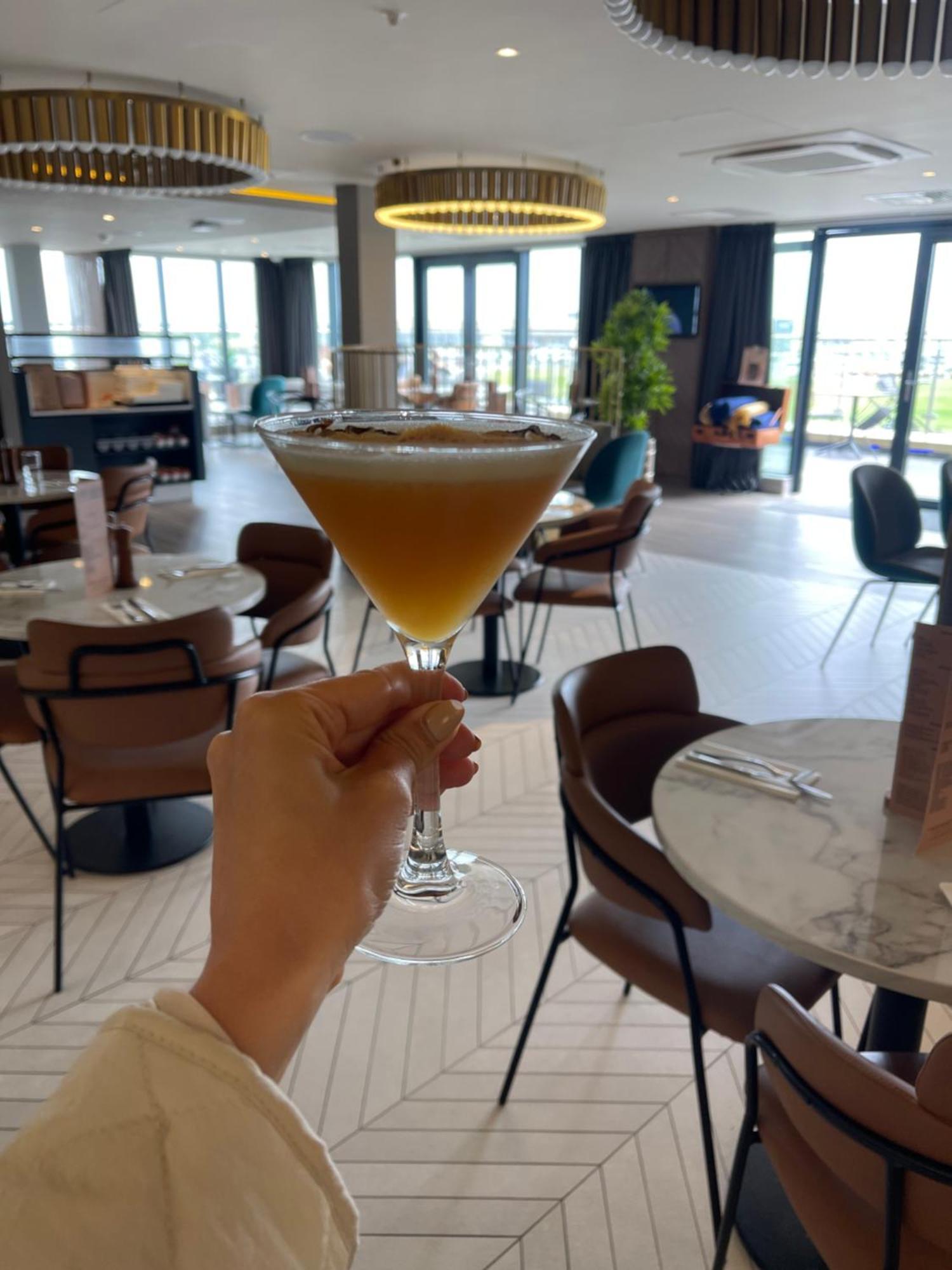 Отель Courtyard By Marriott London Heathrow Airport Harlington  Экстерьер фото
