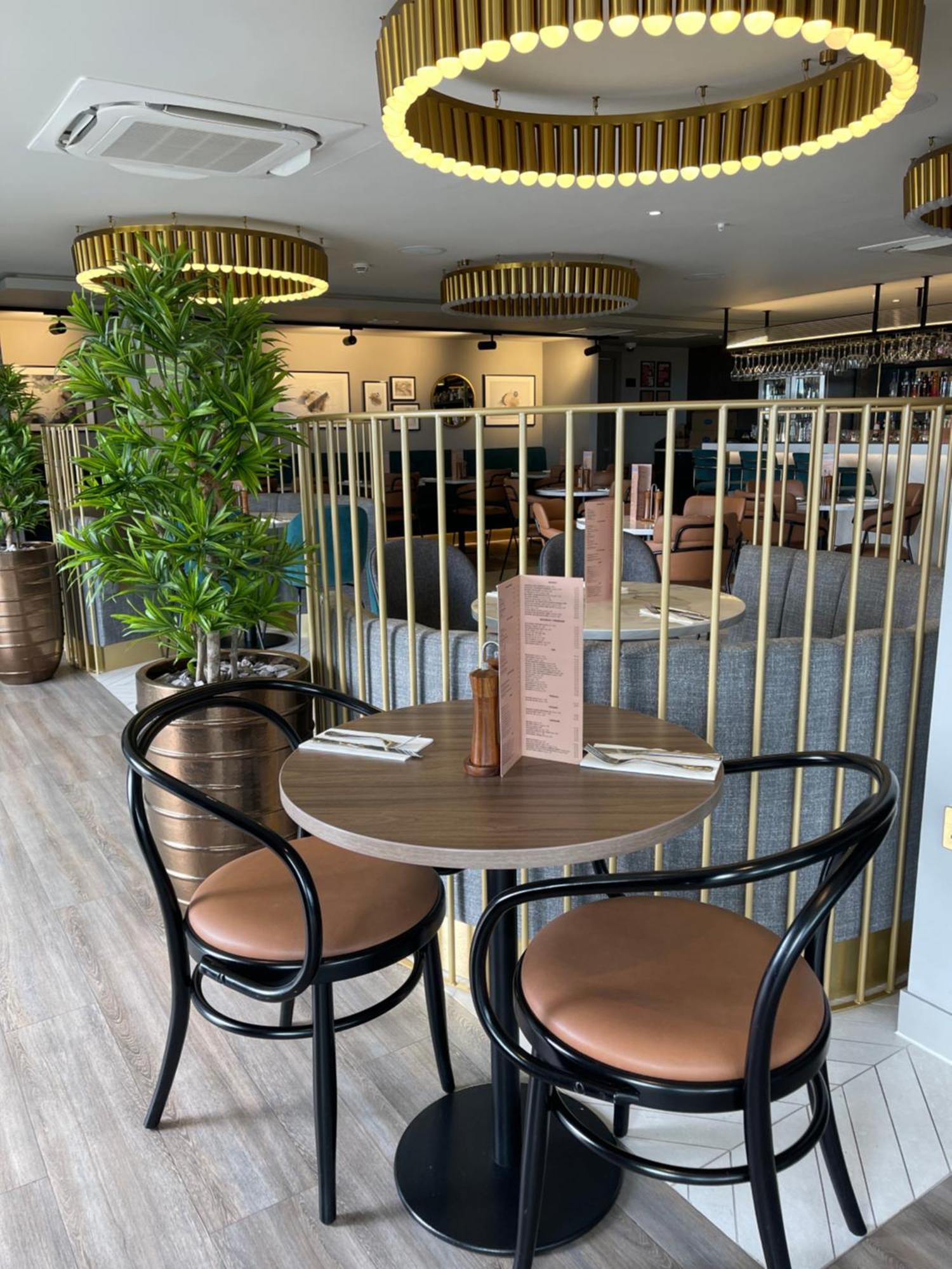 Отель Courtyard By Marriott London Heathrow Airport Harlington  Экстерьер фото