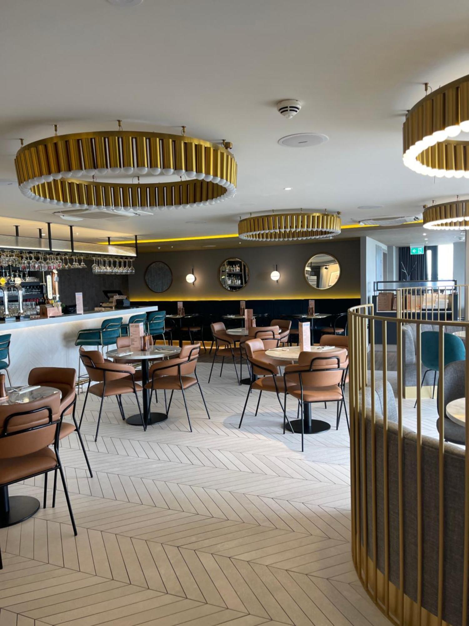 Отель Courtyard By Marriott London Heathrow Airport Harlington  Экстерьер фото
