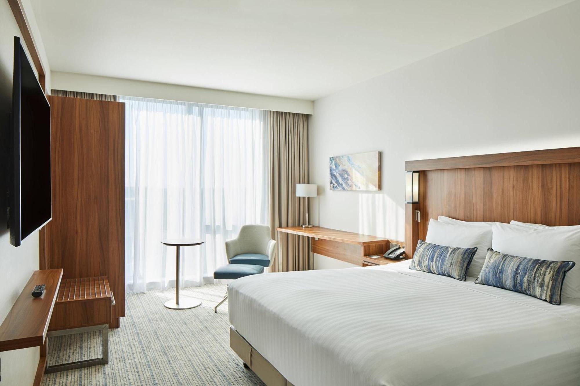 Отель Courtyard By Marriott London Heathrow Airport Harlington  Экстерьер фото